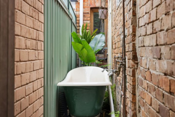 Backyard-bath.jpg